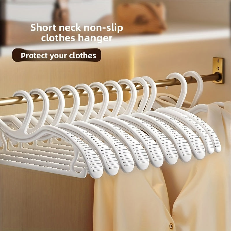 20\u002F40pcs Wide Shoulder Short Neck Plastic Clothes Hangers, Anti-Slip And Seamless Thickened Design, Durable And Space-Saving, Suitable for Adult Upright Hanging. Ideal for Coats, Suits, Dresses, And Shirts, Perfect for Home, Dormitory